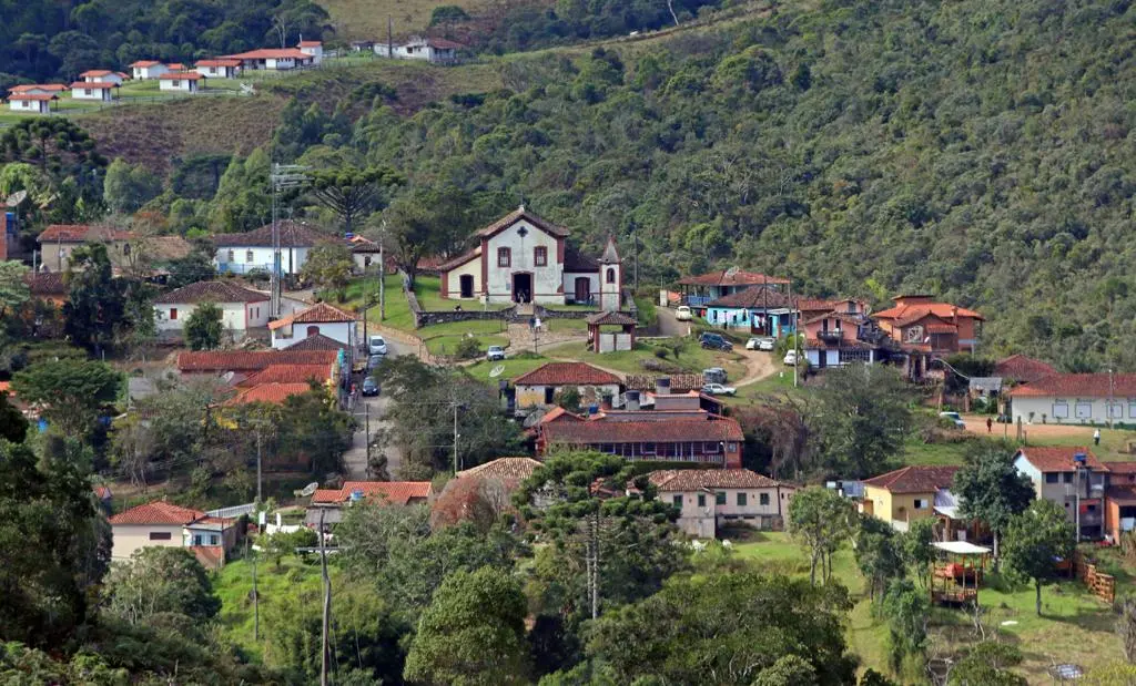 TRILHAS EM CONCEÇÃO DE IBITIPOCA